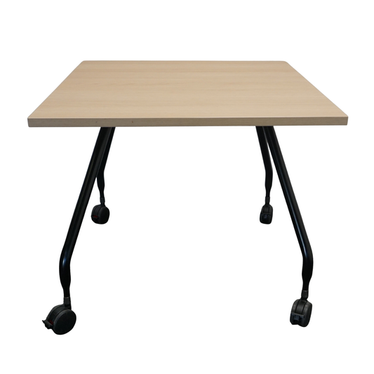Vitra Vergadertafel | Eettafel | Vierkant | Licht eiken / Zwart | 80 x 80 cm | Verrijdbaar