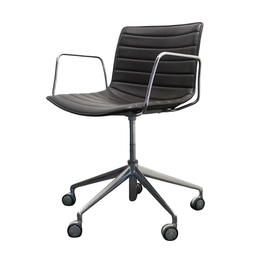 Arper Catifa 53 Design Vergaderstoel | Verrijdbaar | Donkerbruin Leer