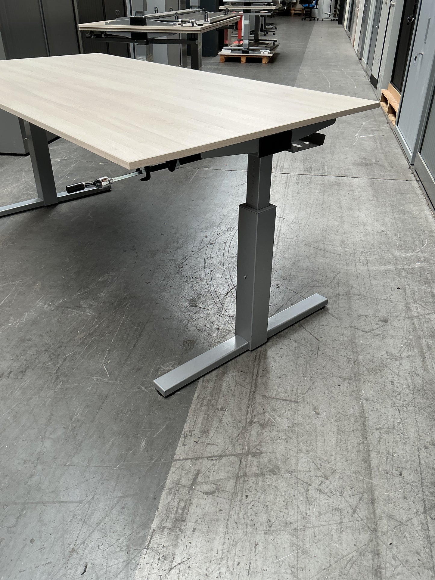 Gispen TM Slingerbureau | 180x90 cm | Hoogte 62-84 cm | Licht Eiken