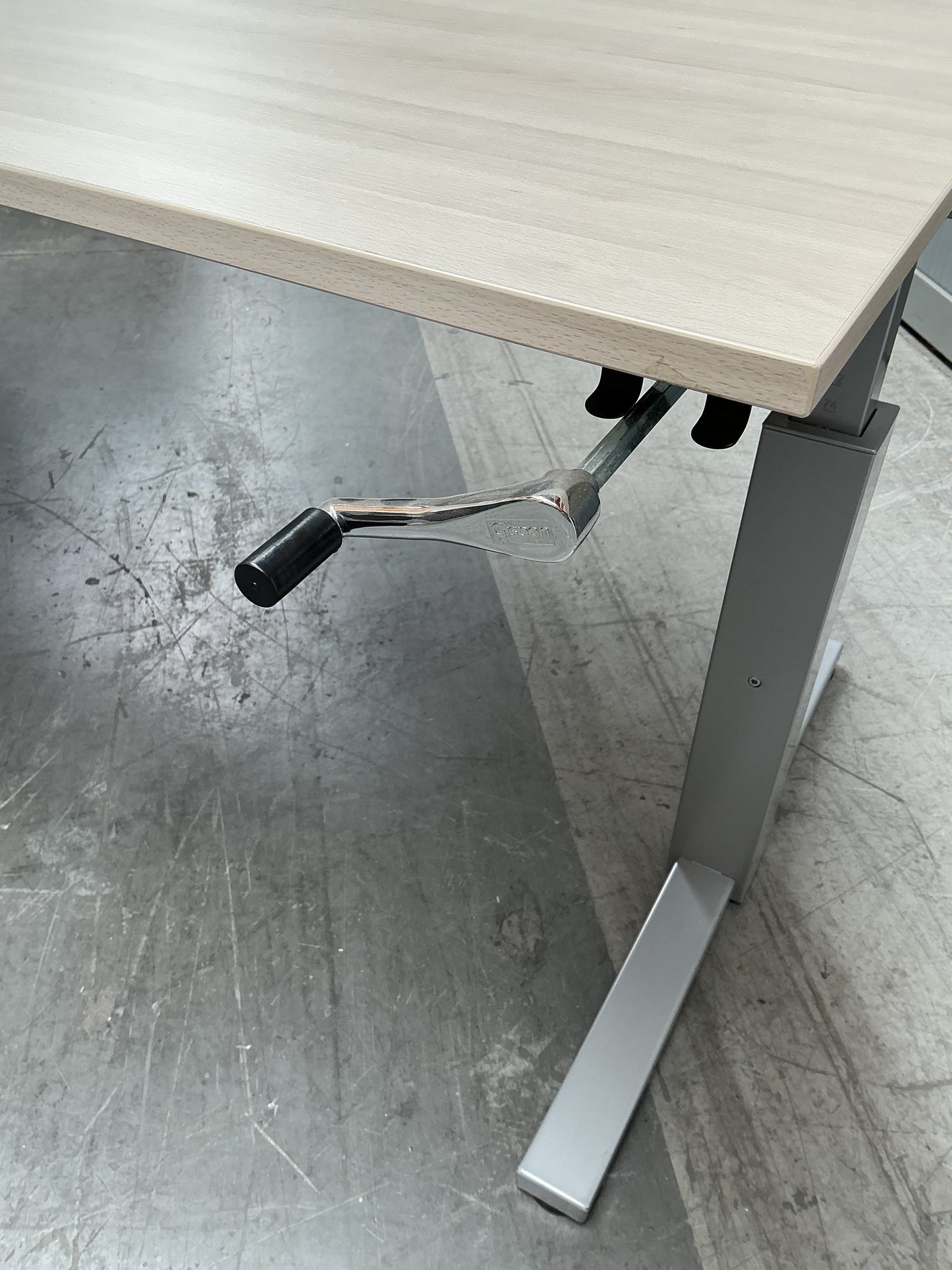 Gispen TM Slingerbureau | 180x90 cm | Hoogte 62-84 cm | Licht Eiken
