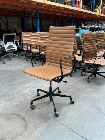 Vitra/Herman Miller Eames EA 119 Directiestoel | Cognac Leer | Zwart