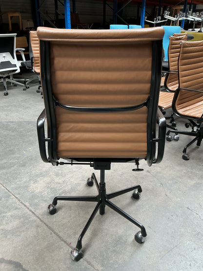 Vitra/Herman Miller Eames EA 119 Directiestoel | Cognac Leer | Zwart