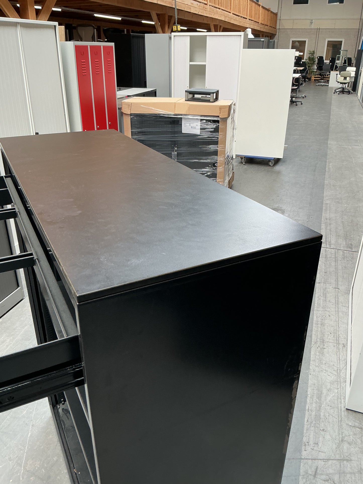 Ahrend Roldeurkast | Archiefkast | 144 x 120 x 45 cm | Zwart