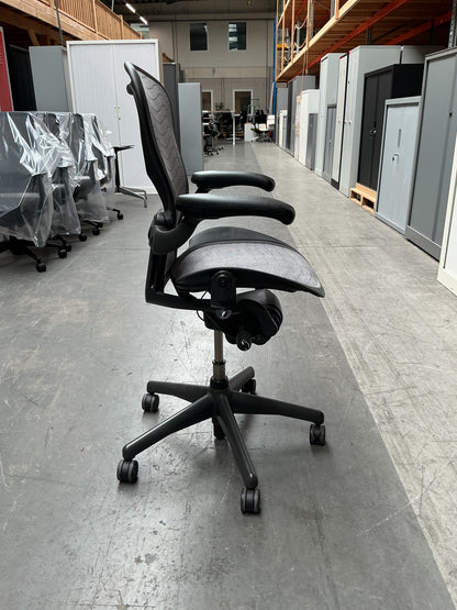 Herman Miller Aeron Tuxedo Bureaustoel | Type B | Graphite
