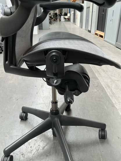 Herman Miller Aeron Tuxedo Bureaustoel | Type B | Graphite