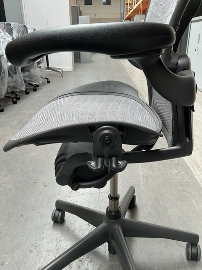 Herman Miller Aeron Tuxedo Bureaustoel | Type B | Graphite