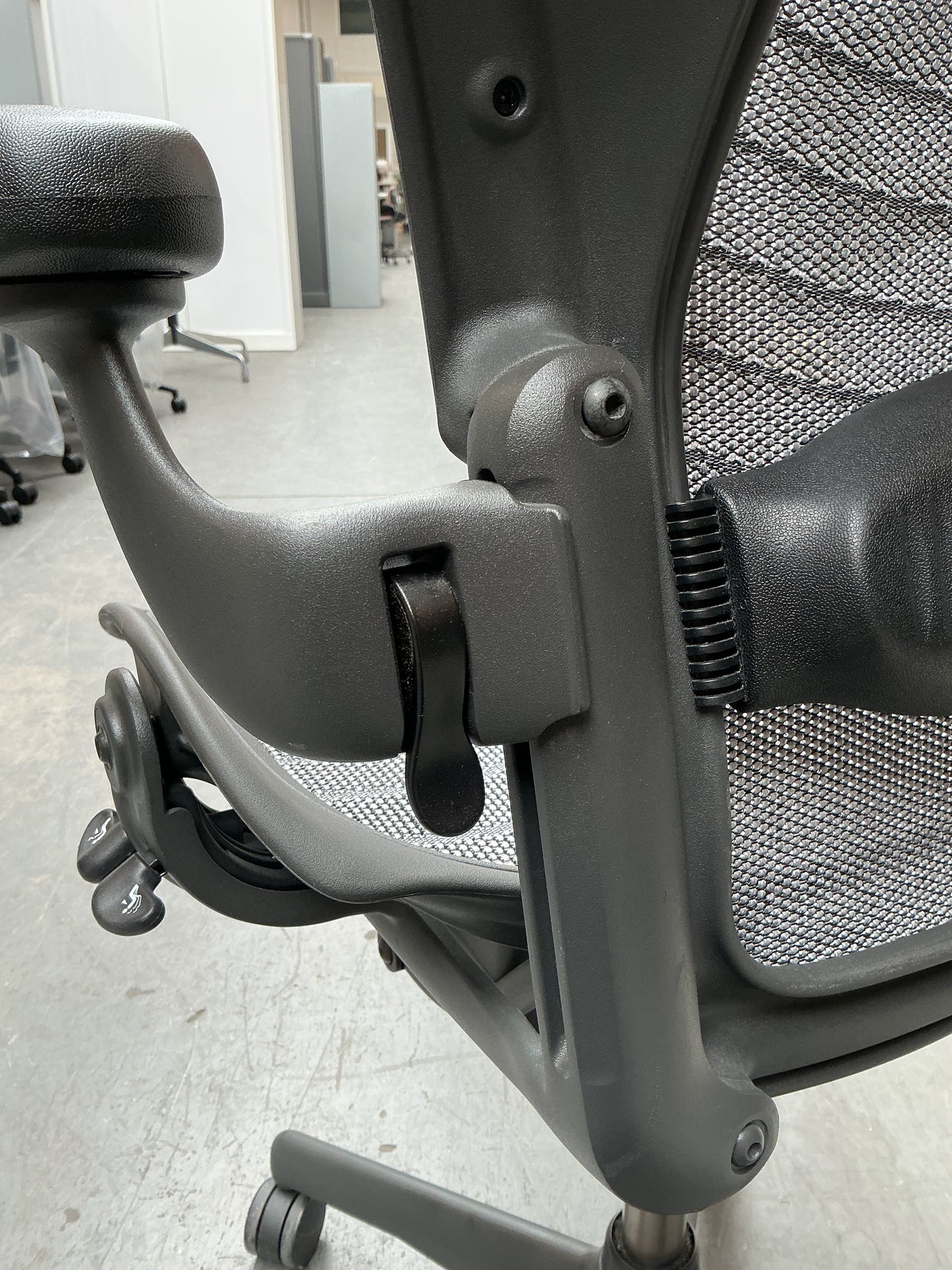 Herman Miller Aeron Tuxedo Bureaustoel | Type B | Graphite