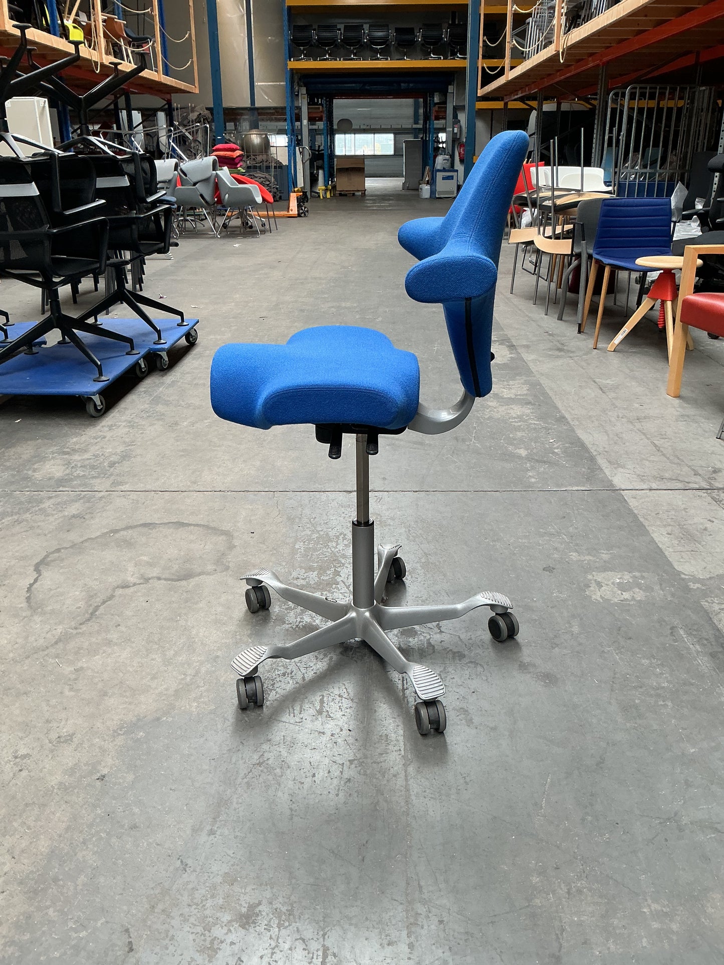 HAG Capisco 8106 Bureaustoel | Zithoogte 52-70 cm | Blauw