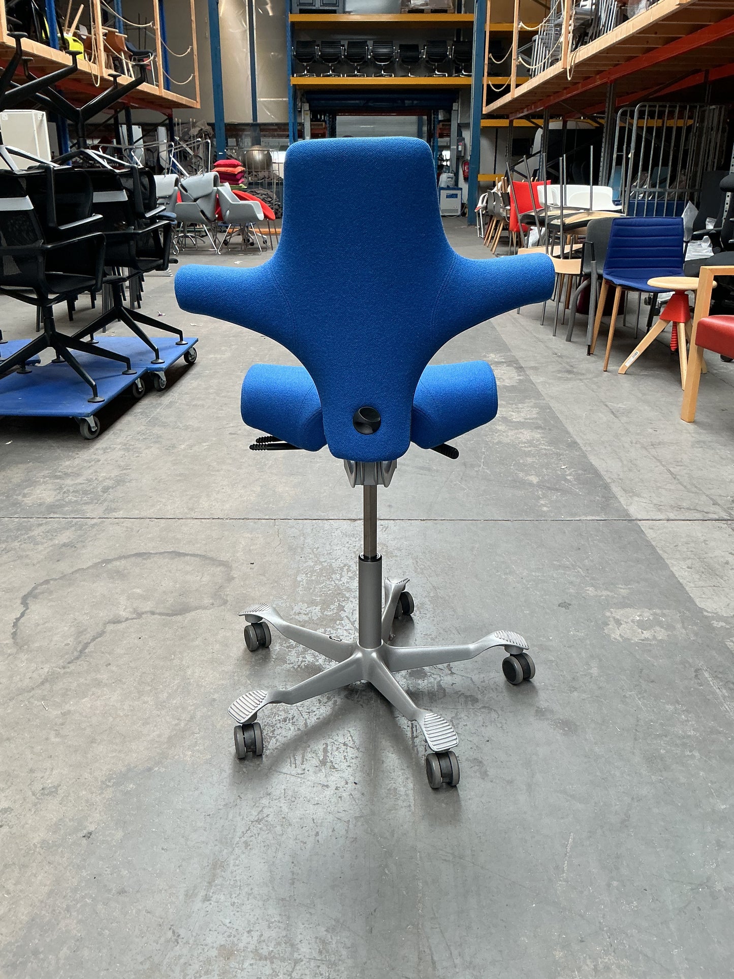 HAG Capisco 8106 Bureaustoel | Zithoogte 52-70 cm | Blauw