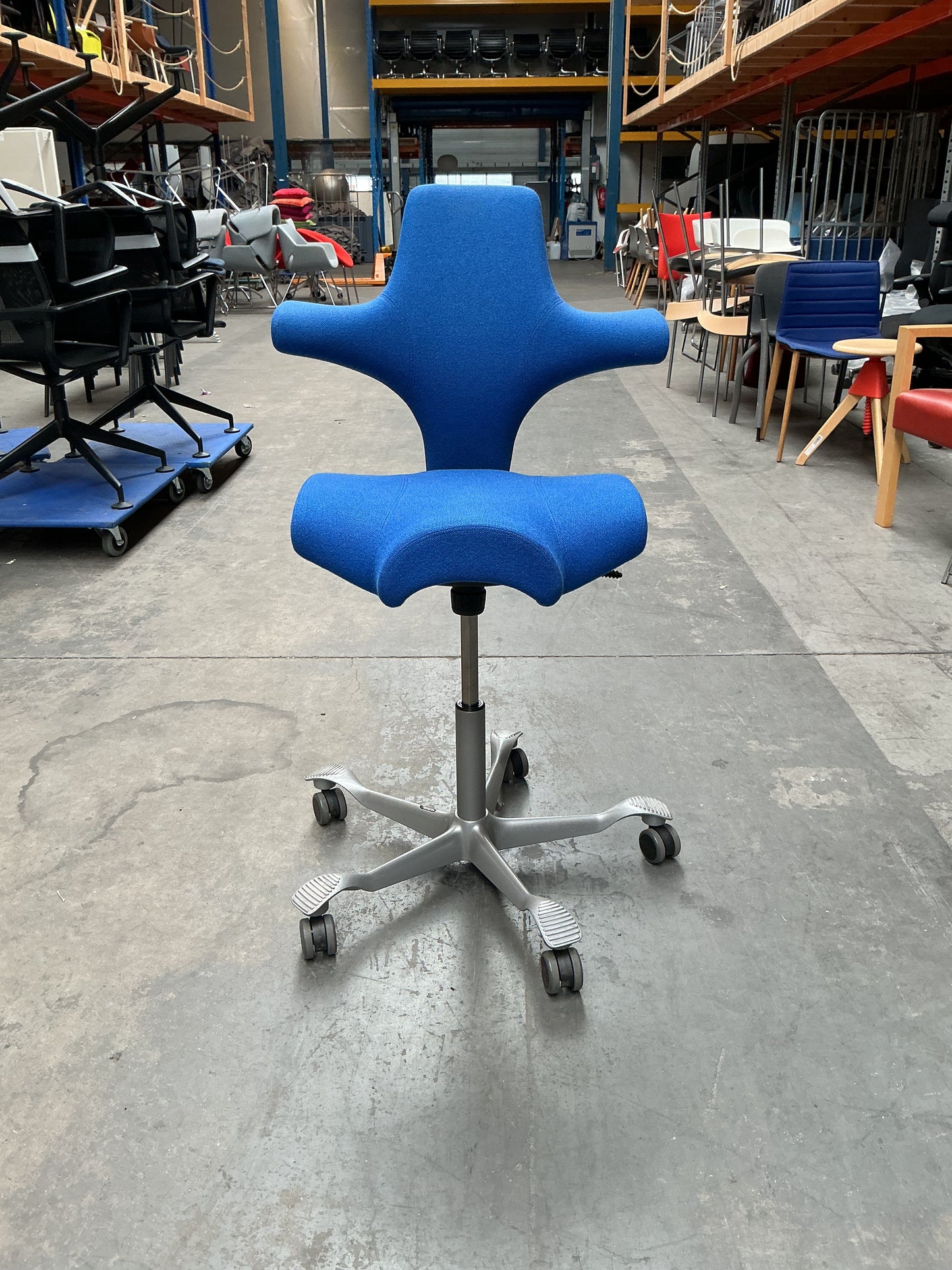 HAG Capisco 8106 Bureaustoel | Zithoogte 52-70 cm | Blauw