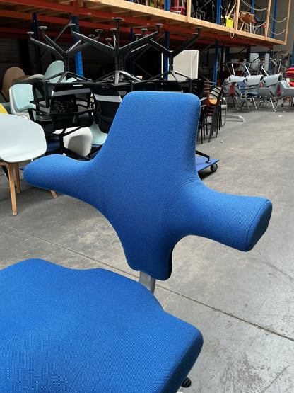 HAG Capisco 8106 Bureaustoel | Zithoogte 52-70 cm | Blauw