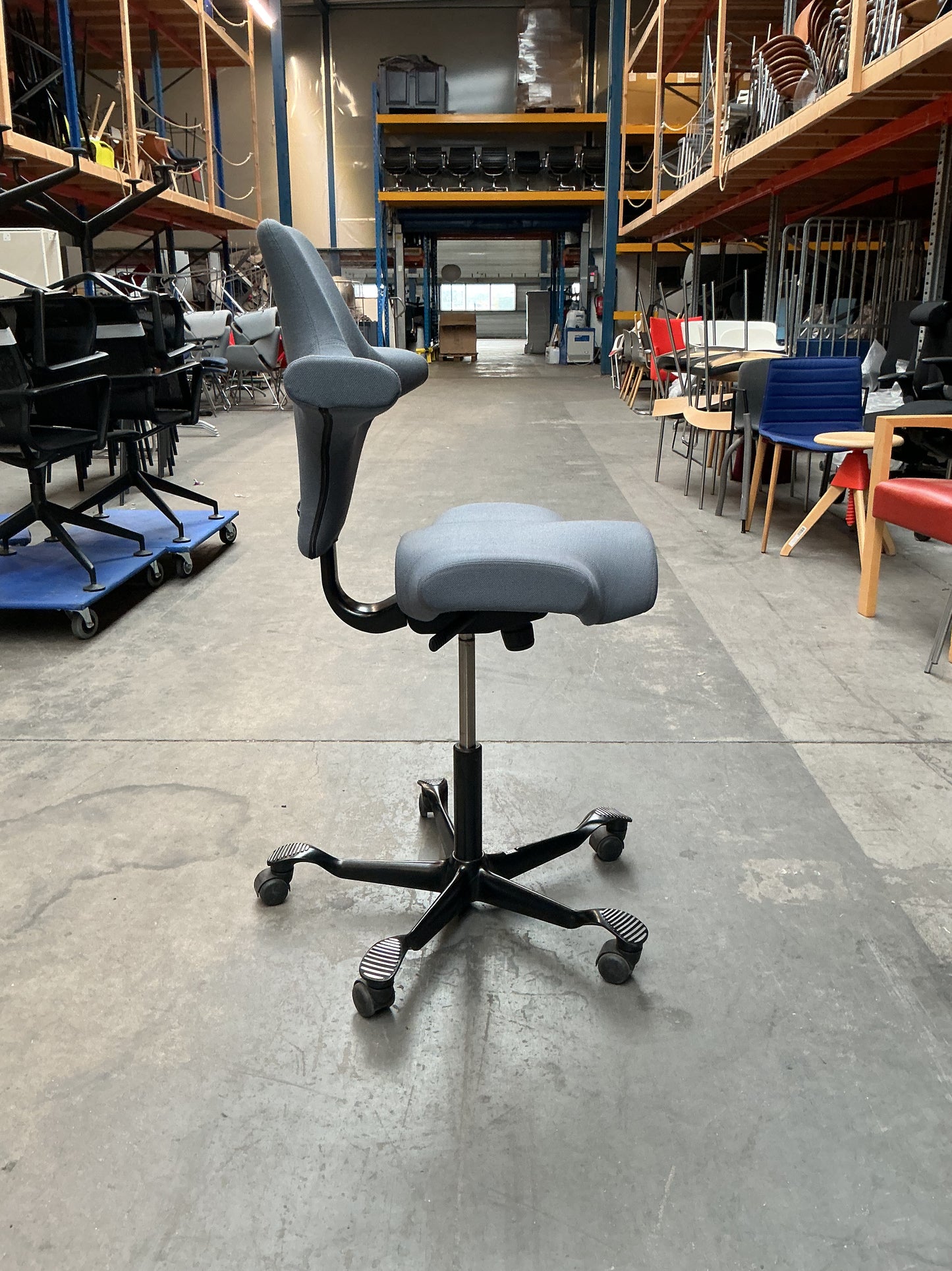 HAG Capisco 8106 Bureaustoel | Zithoogte 51-69 cm | Grijs
