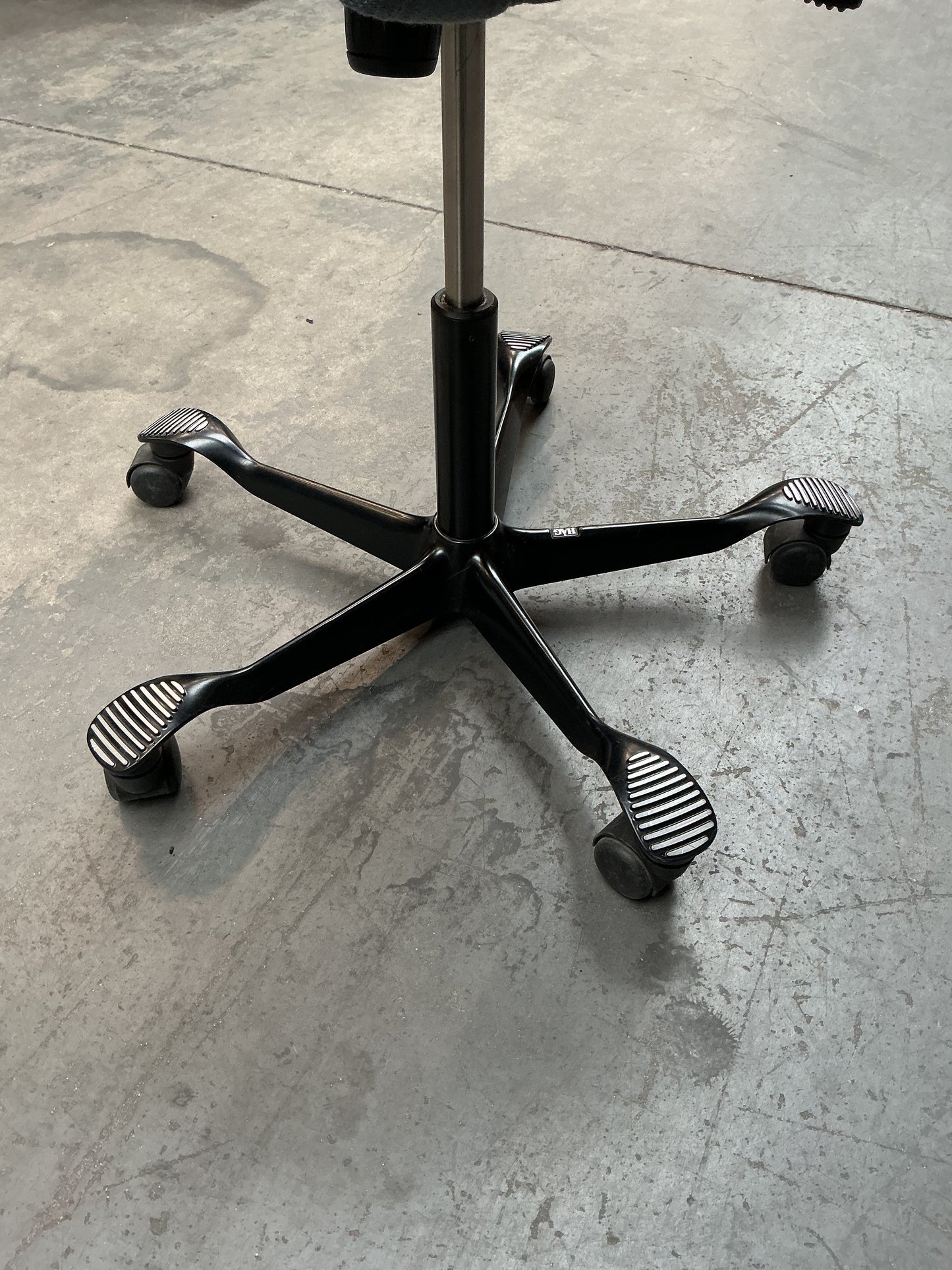 HAG Capisco 8106 Bureaustoel | Zithoogte 51-69 cm | Grijs