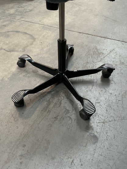 HAG Capisco 8106 Bureaustoel | Zithoogte 51-69 cm | Grijs
