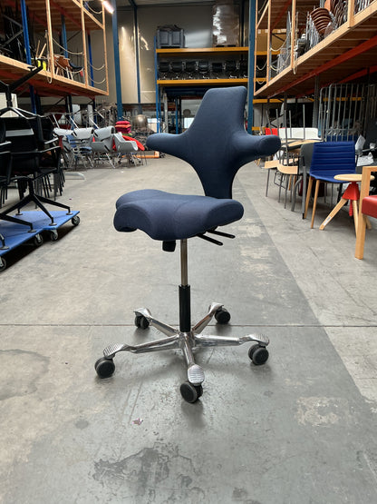 HAG Capisco 8106 Bureaustoel | Zithoogte 54-71 cm | Donkerblauw