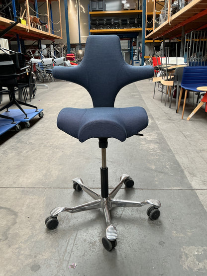 HAG Capisco 8106 Bureaustoel | Zithoogte 54-71 cm | Donkerblauw