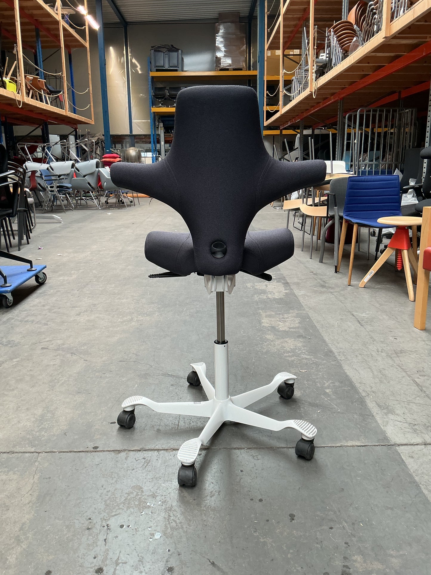 HAG Capisco 8106 Bureaustoel | Zithoogte 50-69 cm | Antraciet / Paars
