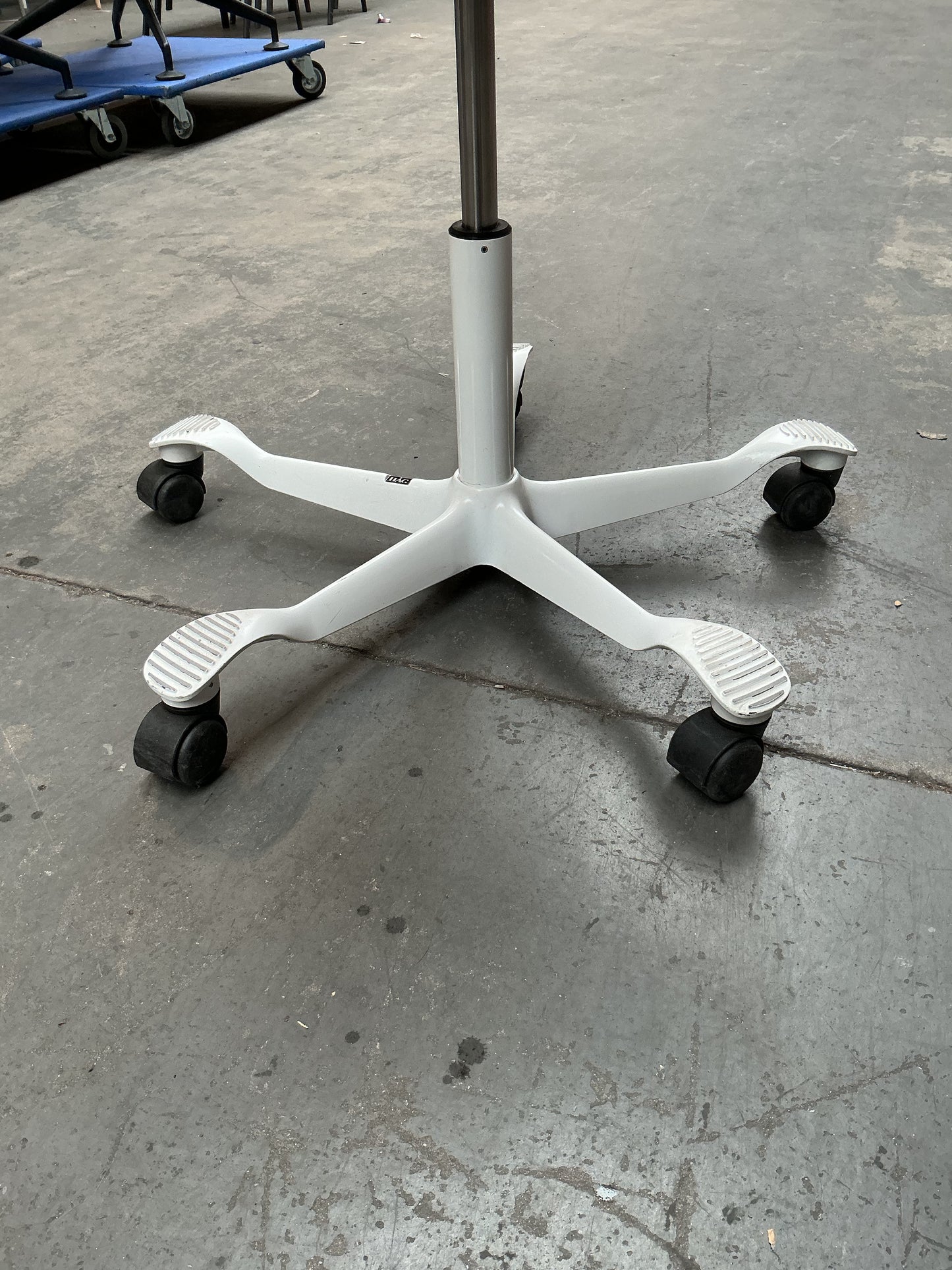 HAG Capisco 8106 Bureaustoel | Zithoogte 50-69 cm | Antraciet / Paars