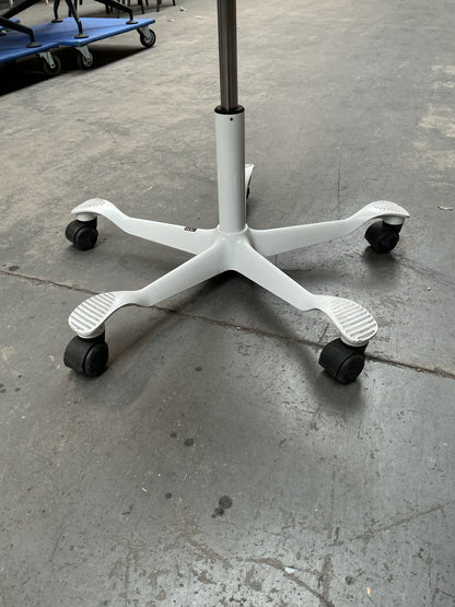 HAG Capisco 8106 Bureaustoel | Zithoogte 50-69 cm | Antraciet / Paars