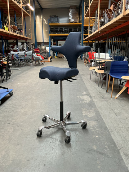 HAG Capisco 8106 Bureaustoel | Zithoogte 61-86 cm | Donkerblauw