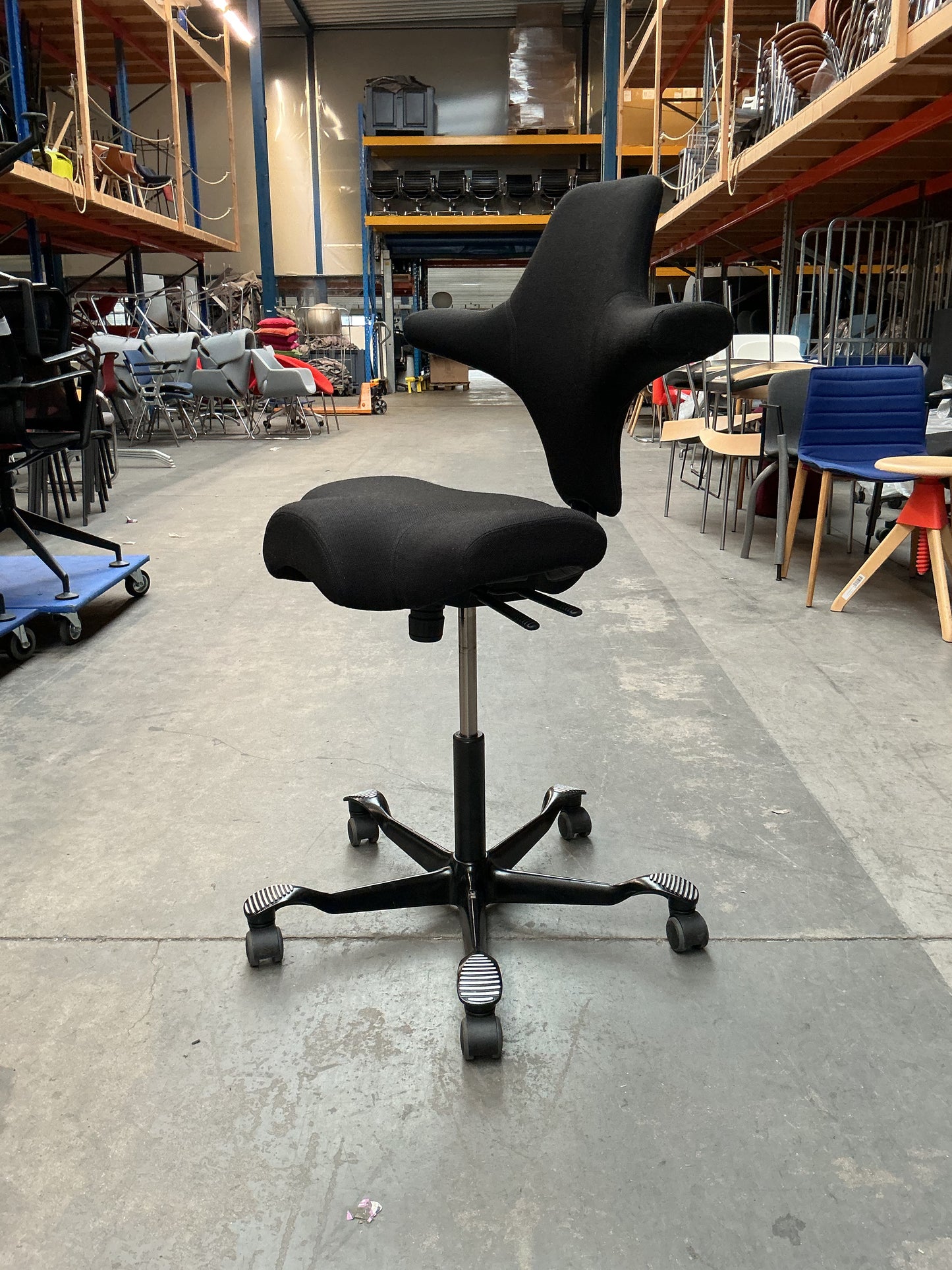 HAG Capisco 8106 Bureaustoel | Zithoogte 51-69 cm | Zwart