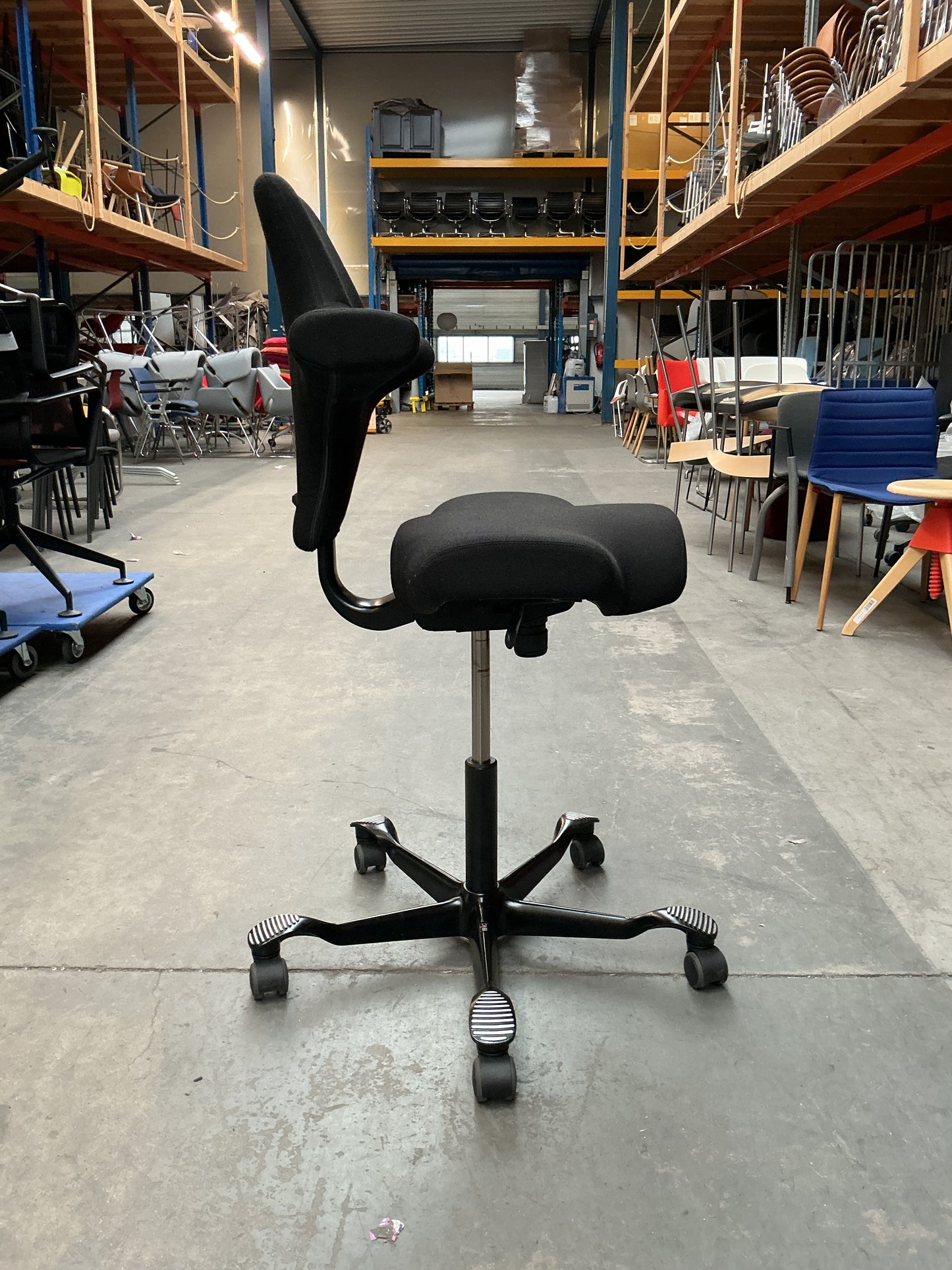 HAG Capisco 8106 Bureaustoel | Zithoogte 51-69 cm | Zwart