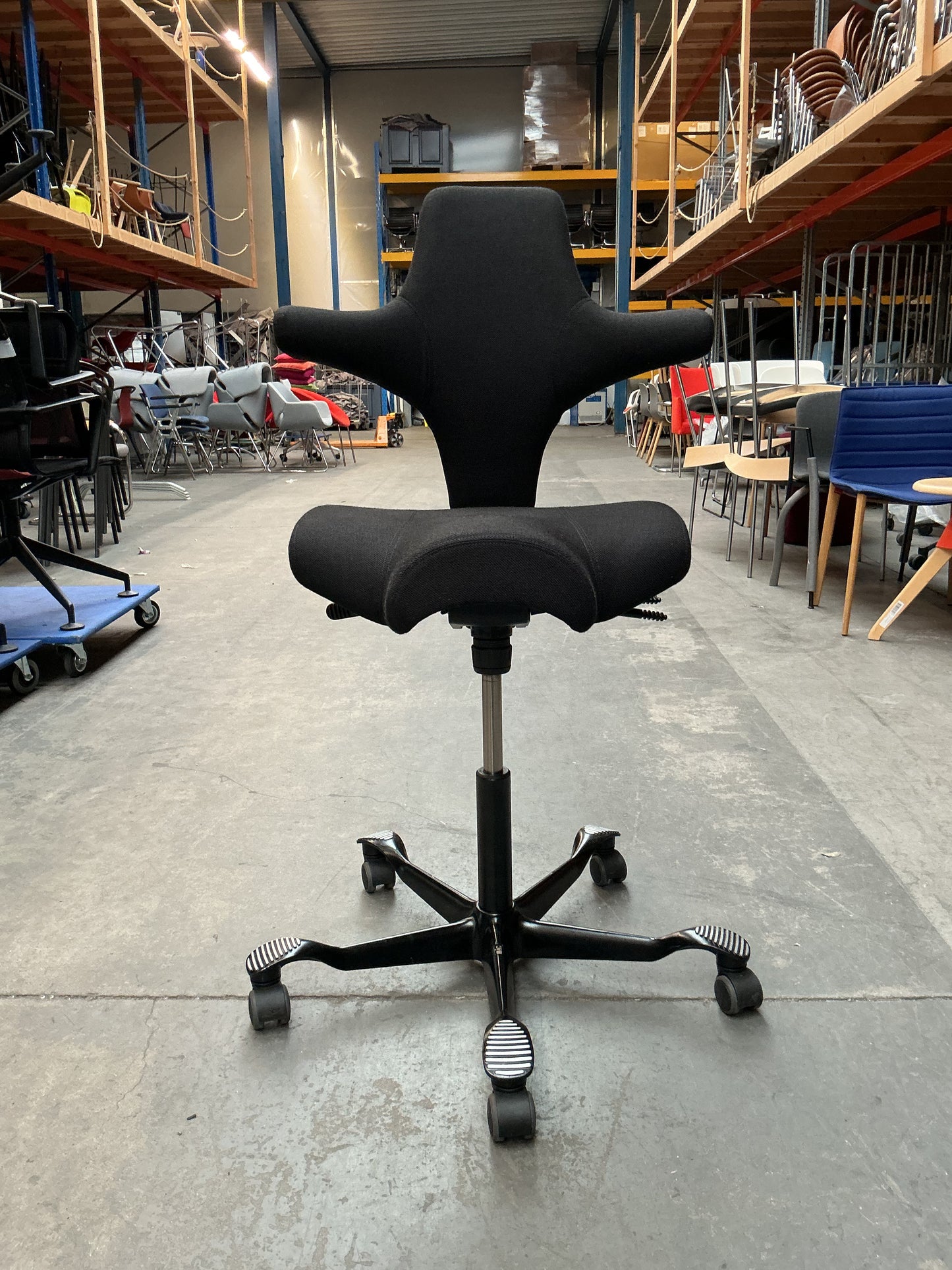 HAG Capisco 8106 Bureaustoel | Zithoogte 51-69 cm | Zwart