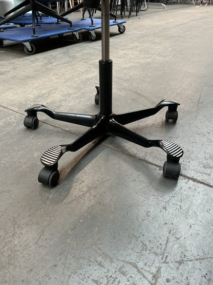 HAG Capisco 8106 Bureaustoel | Zithoogte 51-69 cm | Zwart