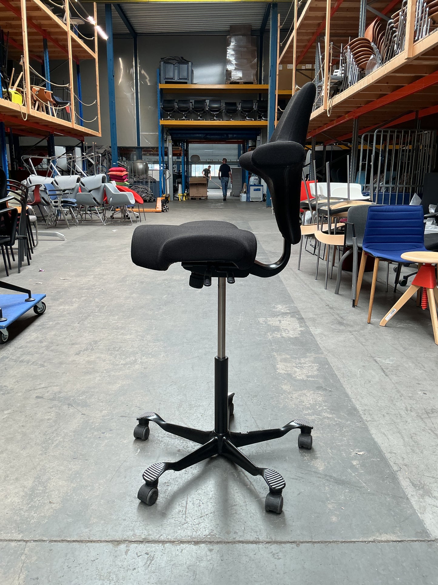 HAG Capisco 8106 Bureaustoel | Zithoogte 60-85 cm | Zwart