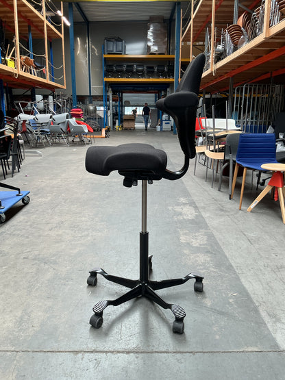 HAG Capisco 8106 Bureaustoel | Zithoogte 60-85 cm | Zwart