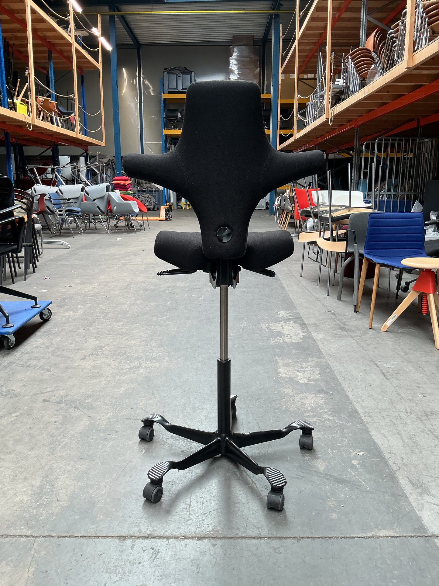 HAG Capisco 8106 Bureaustoel | Zithoogte 60-85 cm | Zwart