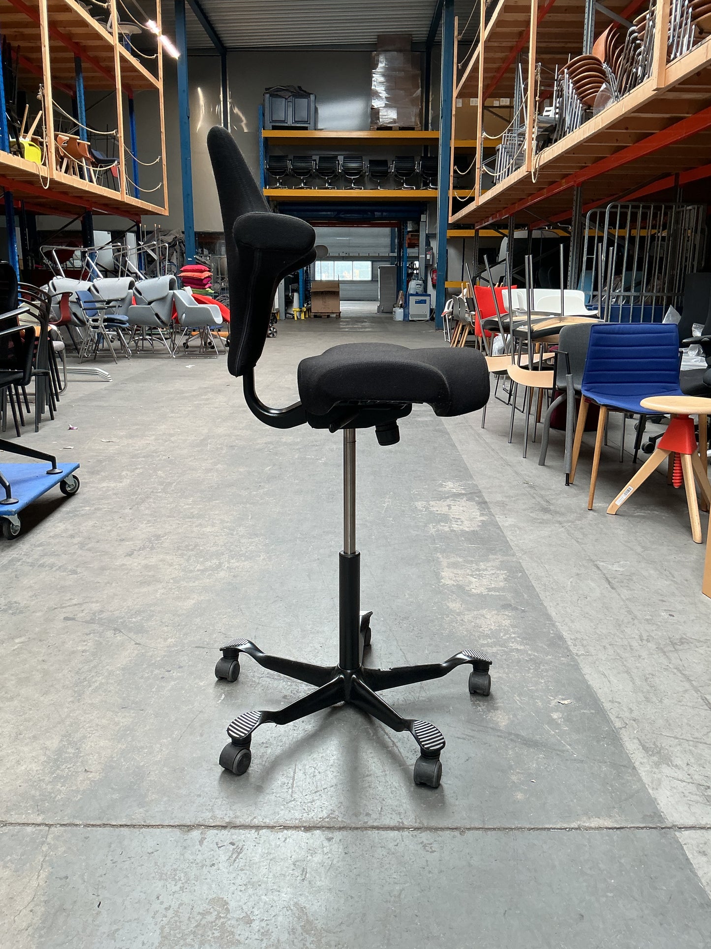 HAG Capisco 8106 Bureaustoel | Zithoogte 60-85 cm | Zwart