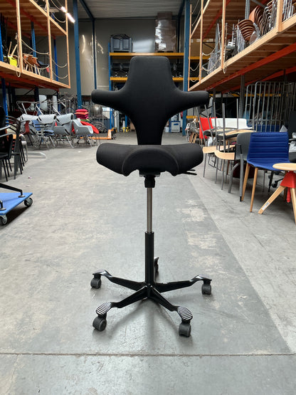 HAG Capisco 8106 Bureaustoel | Zithoogte 60-85 cm | Zwart