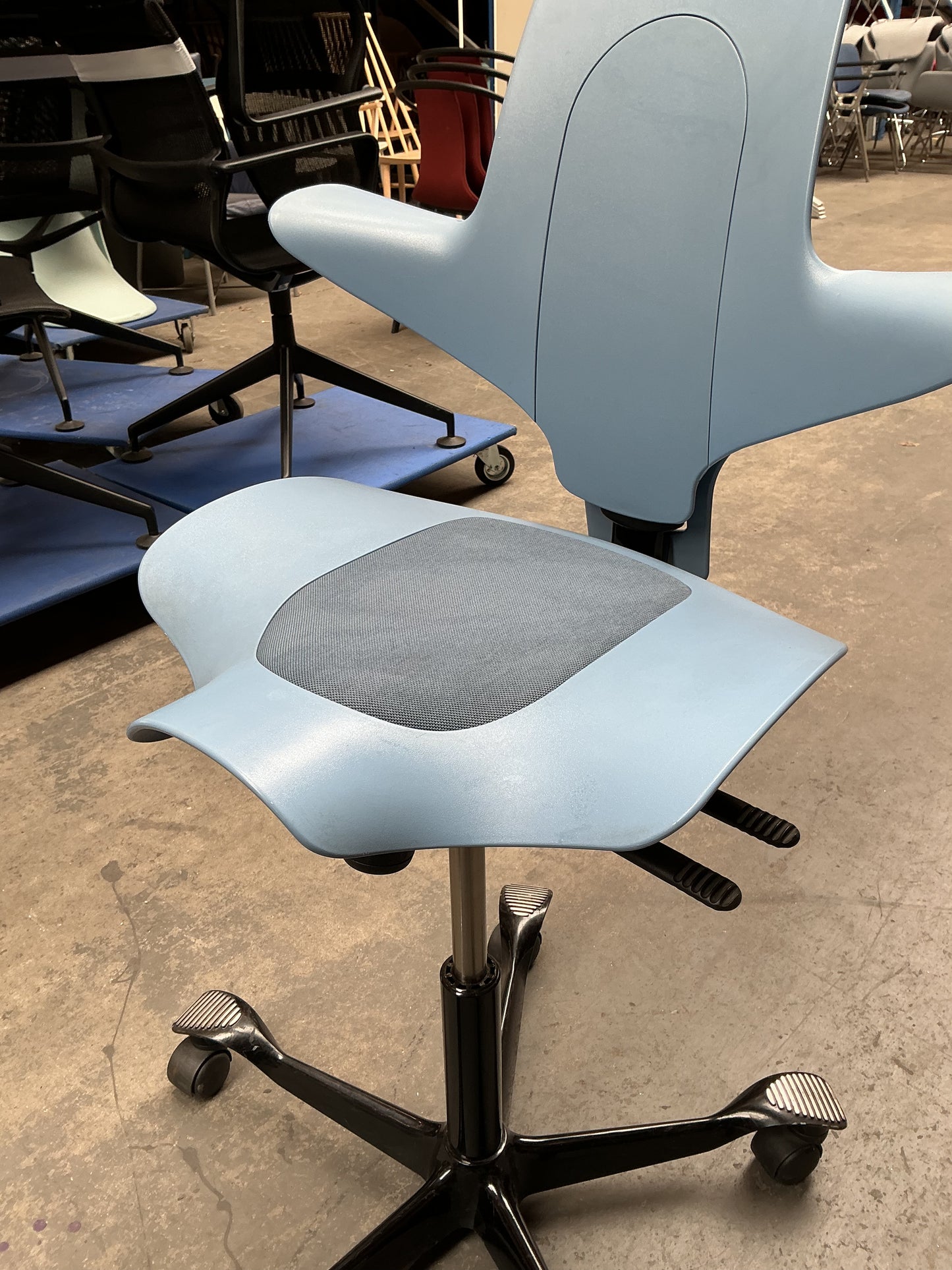 HAG Capisco 8010 Puls Bureaustoel | Zithoogte 47-66 cm | Lichtblauw
