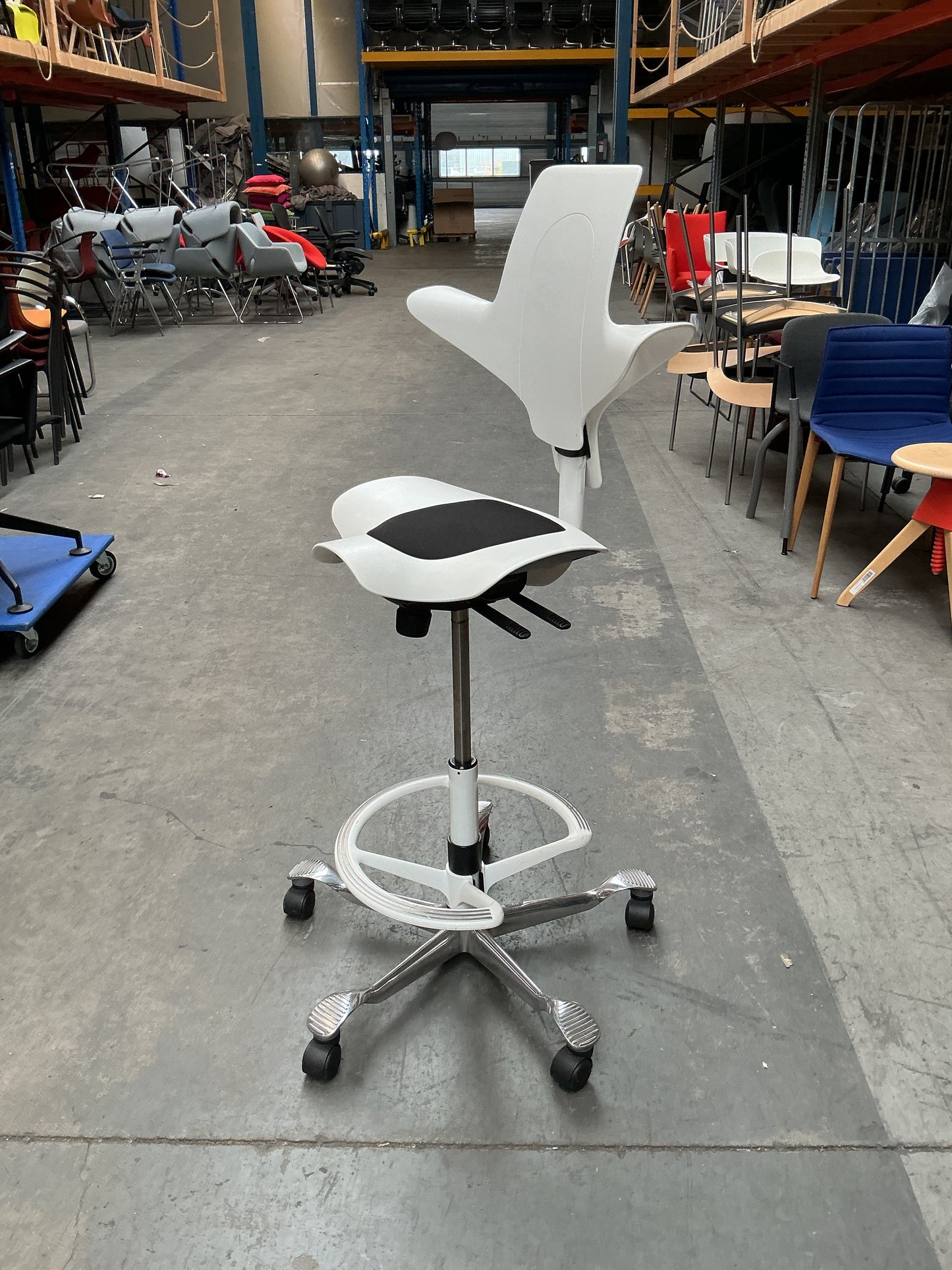 HAG Capisco 8010 Puls Bureaustoel | Zithoogte 57-82 cm | Wit | Met Voetring
