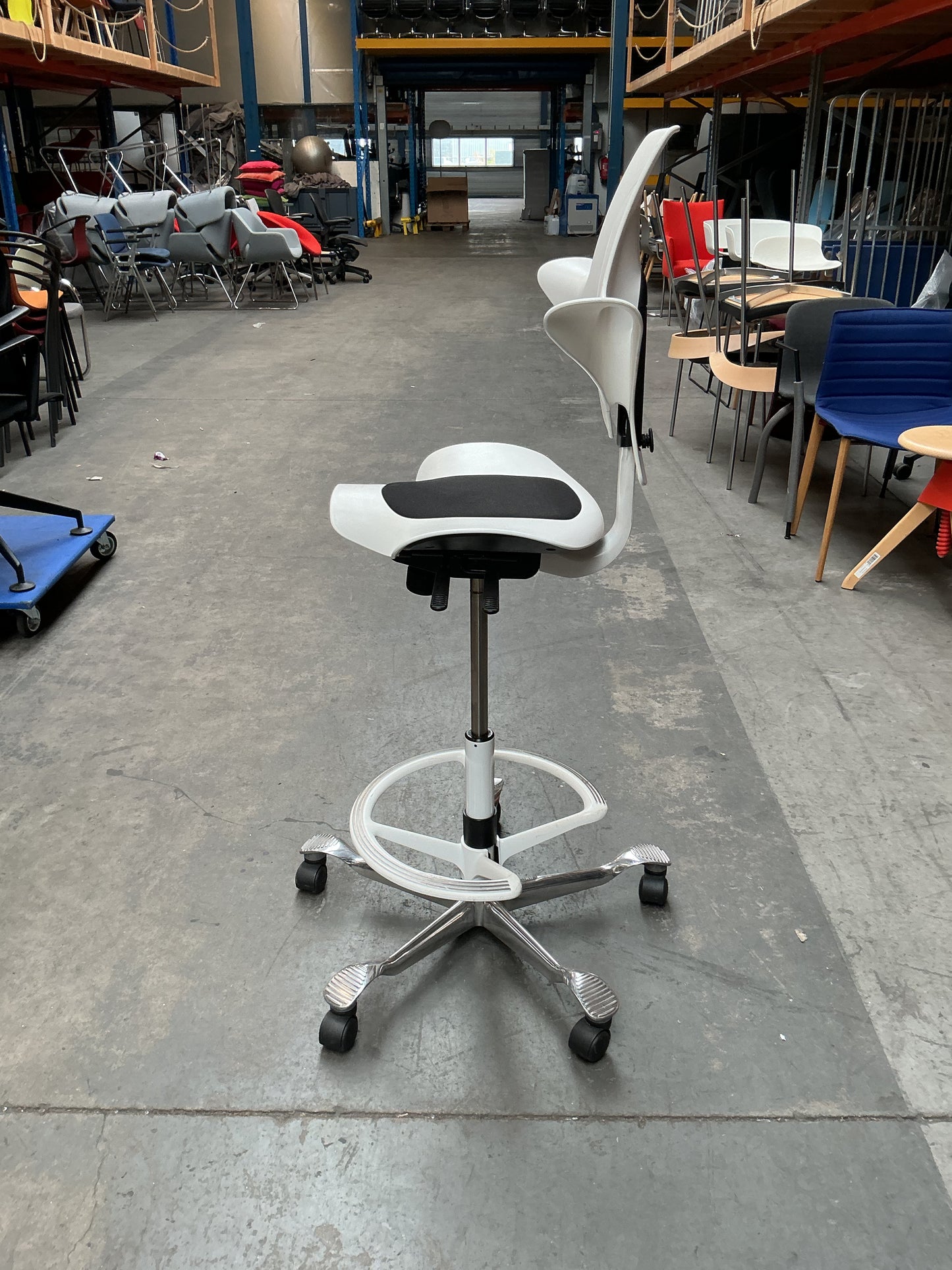 HAG Capisco 8010 Puls Bureaustoel | Zithoogte 57-82 cm | Wit | Met Voetring