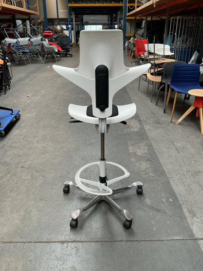 HAG Capisco 8010 Puls Bureaustoel | Zithoogte 57-82 cm | Wit | Met Voetring
