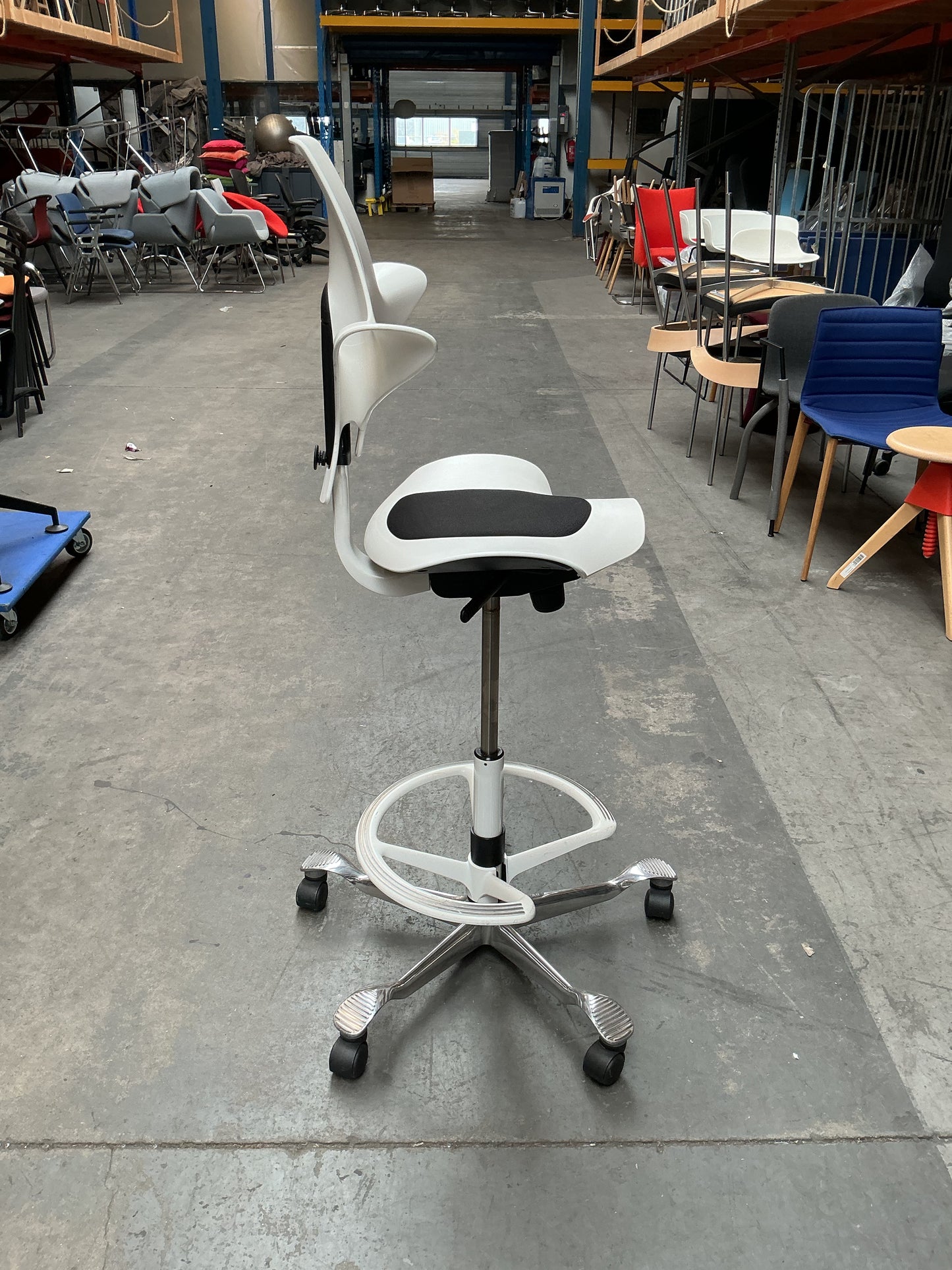HAG Capisco 8010 Puls Bureaustoel | Zithoogte 57-82 cm | Wit | Met Voetring