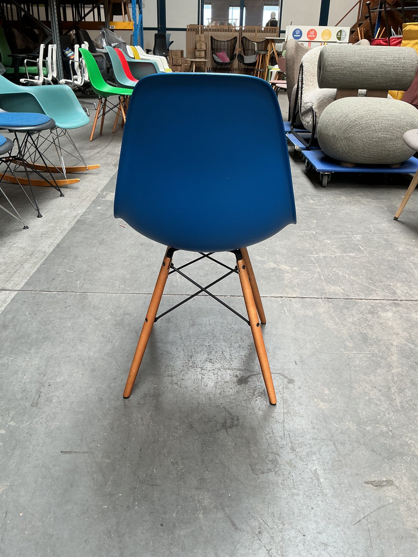 Vitra Eames Plastic Chair DSW | Eetkamerstoel | Blauw | Essenhout