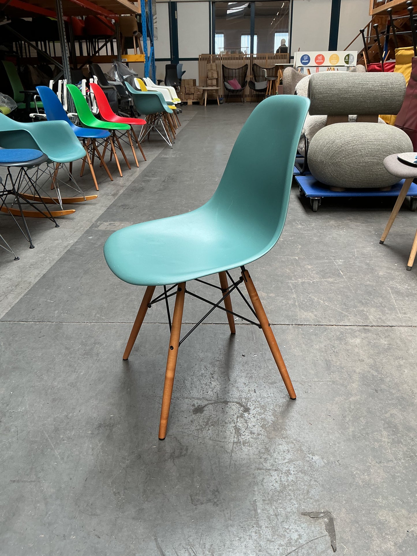 Vitra Eames Plastic Chair DSW | Eetkamerstoel | Zee Groen | Essenhout