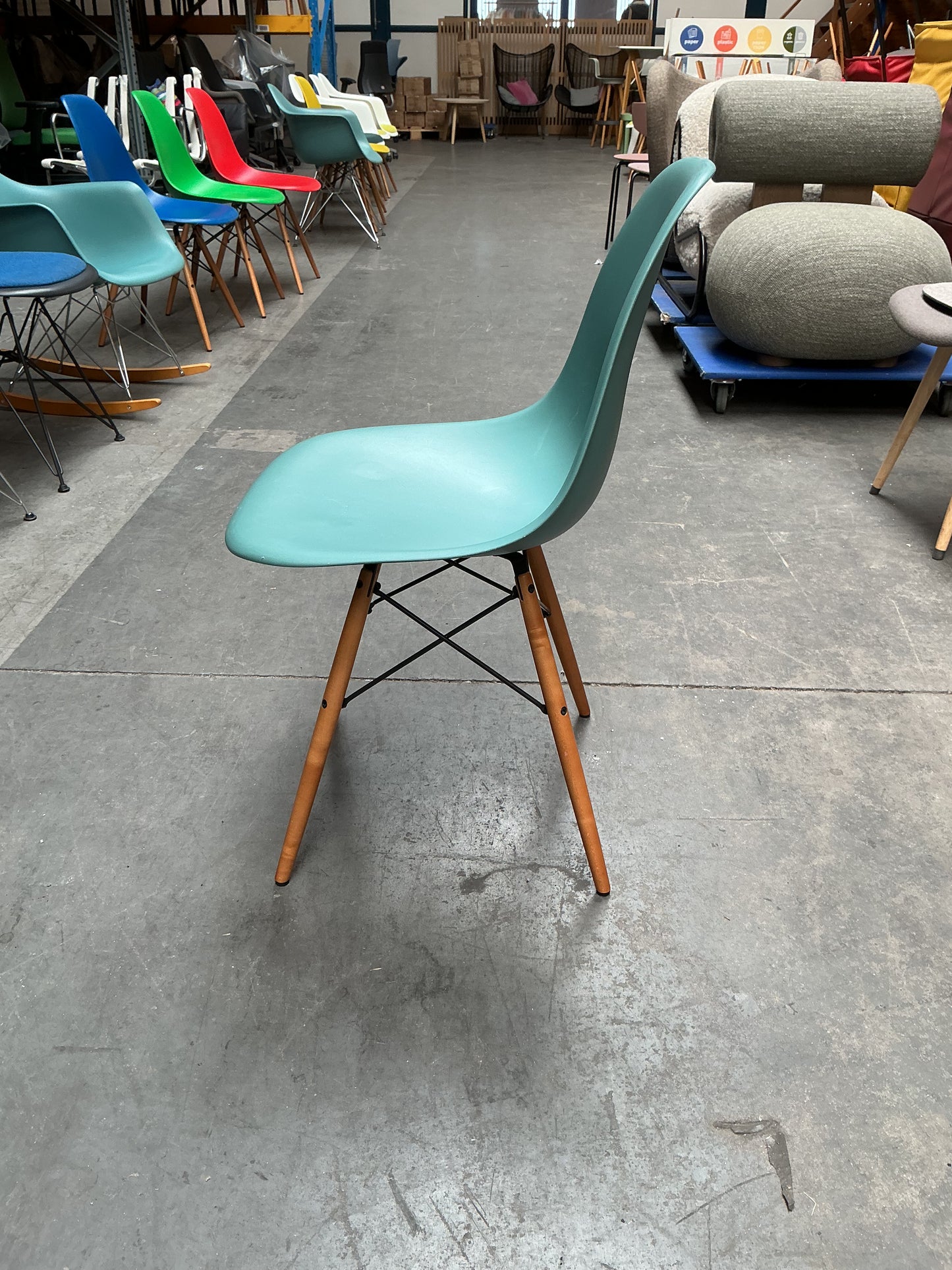 Vitra Eames Plastic Chair DSW | Eetkamerstoel | Zee Groen | Essenhout