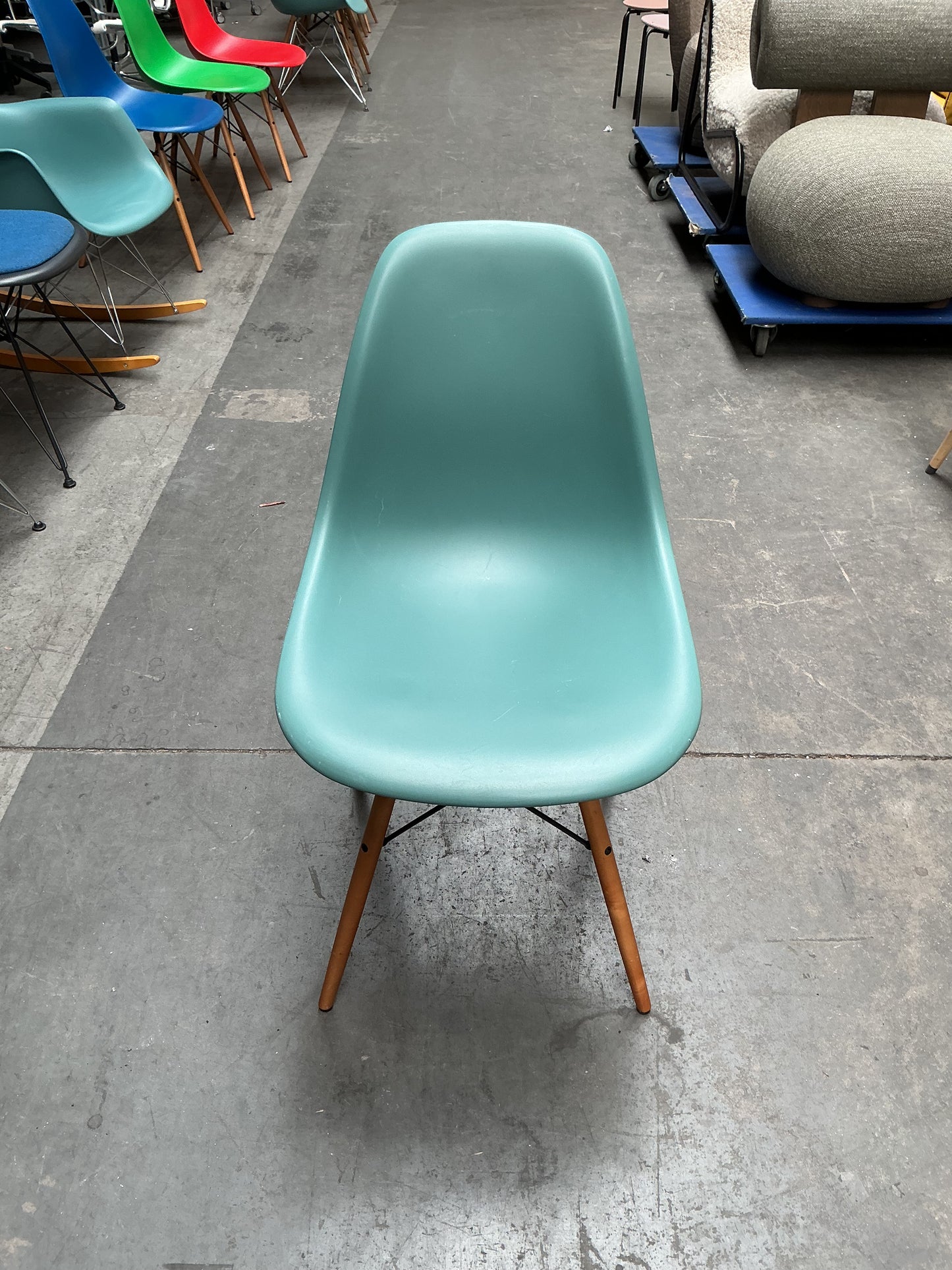 Vitra Eames Plastic Chair DSW | Eetkamerstoel | Zee Groen | Essenhout