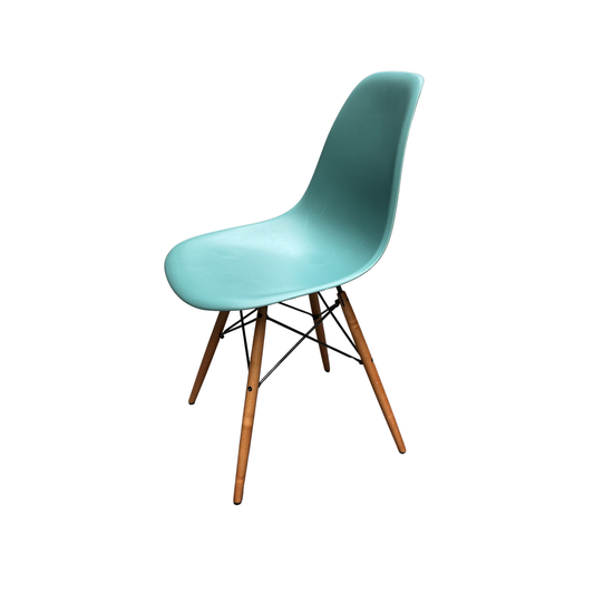 Vitra Eames Plastic Chair DSW | Eetkamerstoel | Zee Groen | Essenhout