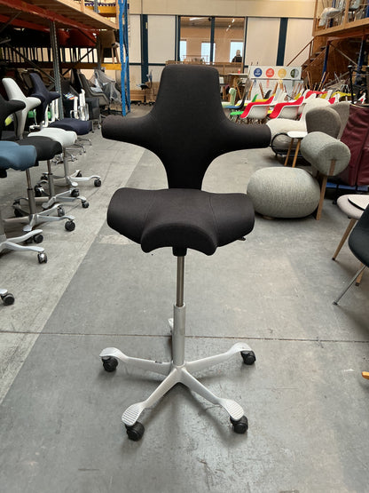 HAG Capisco 8106 Bureaustoel | Zithoogte 60-85 cm | Zwart / Grijs