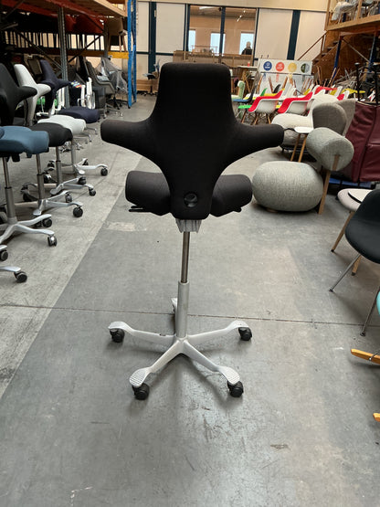 HAG Capisco 8106 Bureaustoel | Zithoogte 60-85 cm | Zwart / Grijs