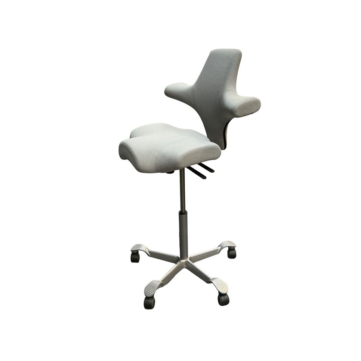 HAG Capisco 8106 Bureaustoel | Zithoogte 60-85 cm | Licht Grijs | Zilver