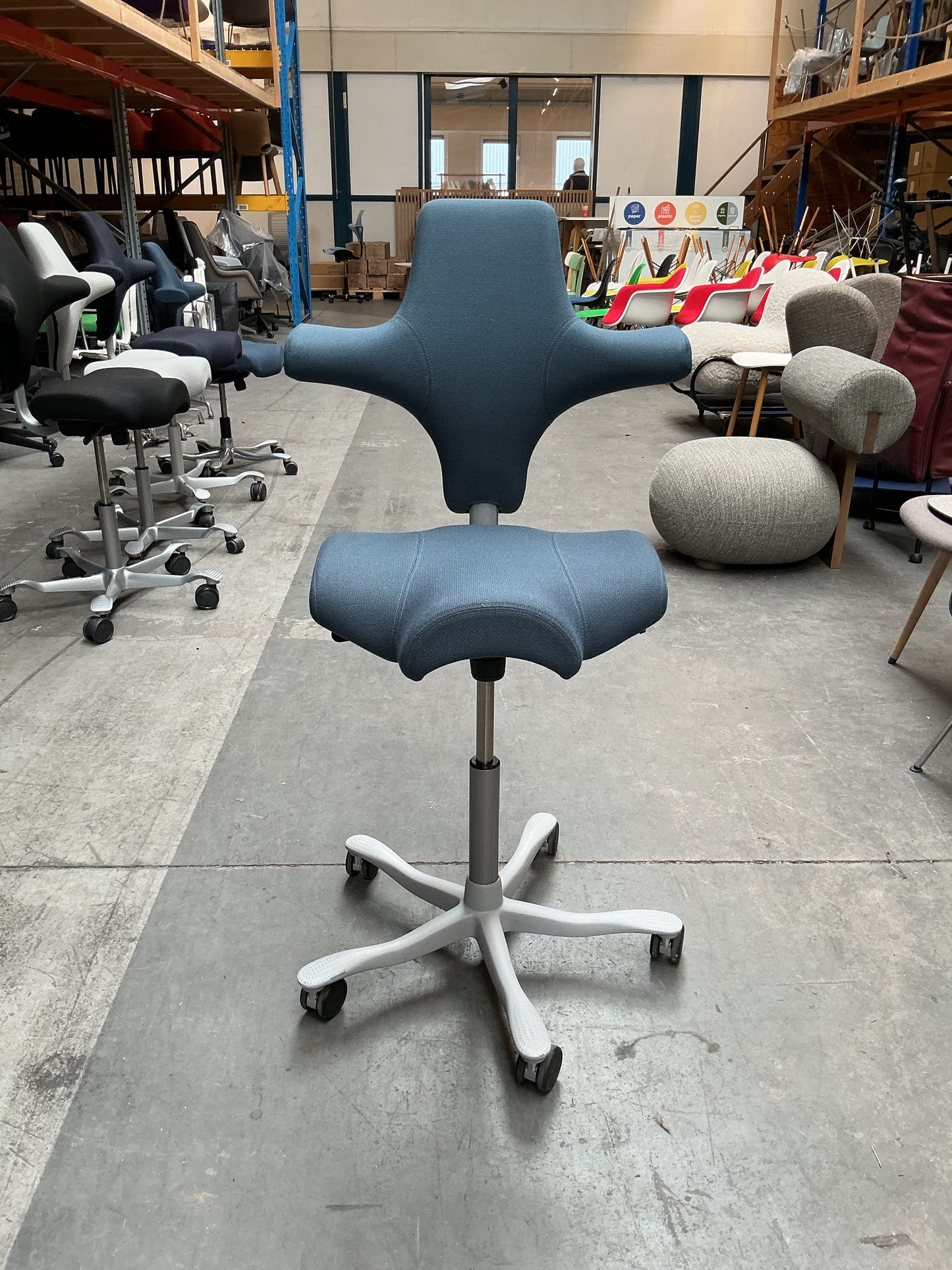 HAG Capisco 8106 Bureaustoel | Zithoogte 57 - 77 cm  | Blauw | Grijs