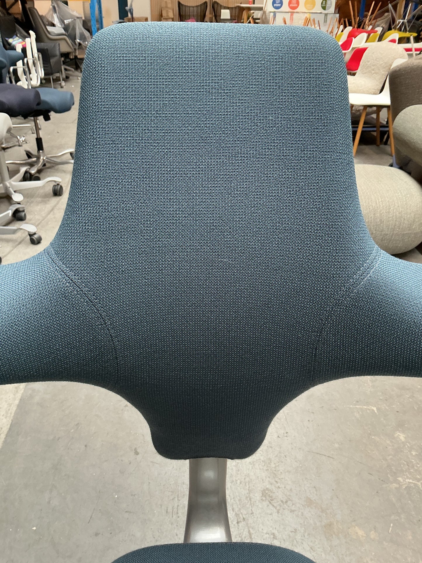 HAG Capisco 8106 Bureaustoel | Zithoogte 57 - 77 cm  | Blauw | Grijs