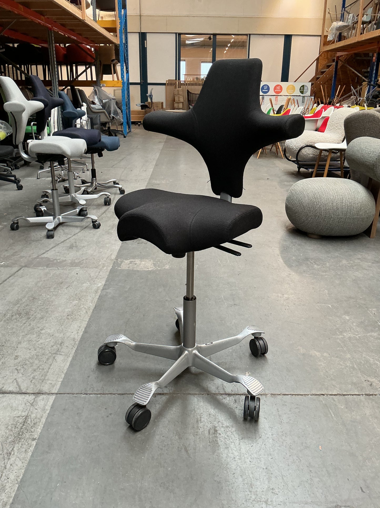 HAG Capisco 8106 Bureaustoel | Zithoogte 53 - 69 cm | Zwart | Grijs