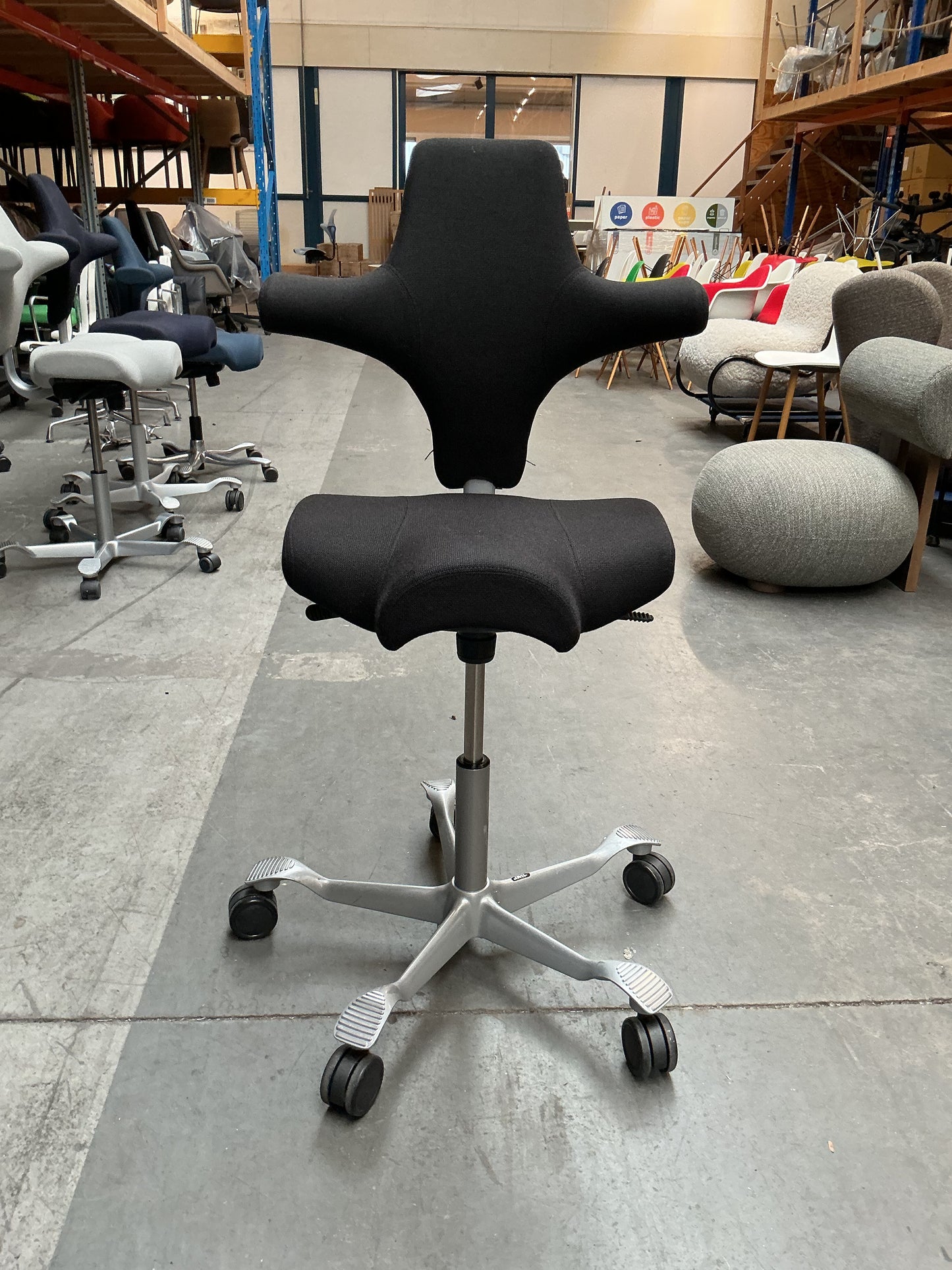 HAG Capisco 8106 Bureaustoel | Zithoogte 53 - 69 cm | Zwart | Grijs